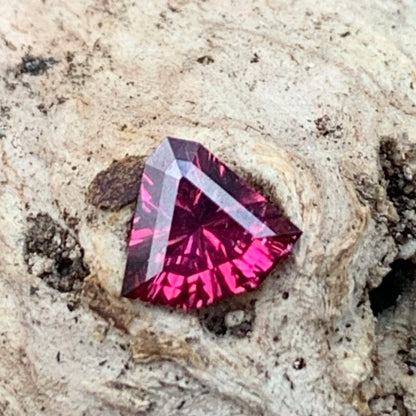 Red Garnet Fantasy / Concave Cut Fancy Shield 0.54 Ct Natural Loose Gemstone For Jewelry Making
