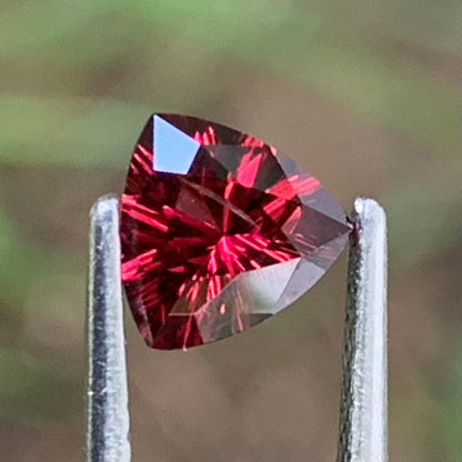 Red Garnet Concave Cut / Fantasy Cut Trillion 0.75 Ct Natural Loose Gemstone From Sri Lanka