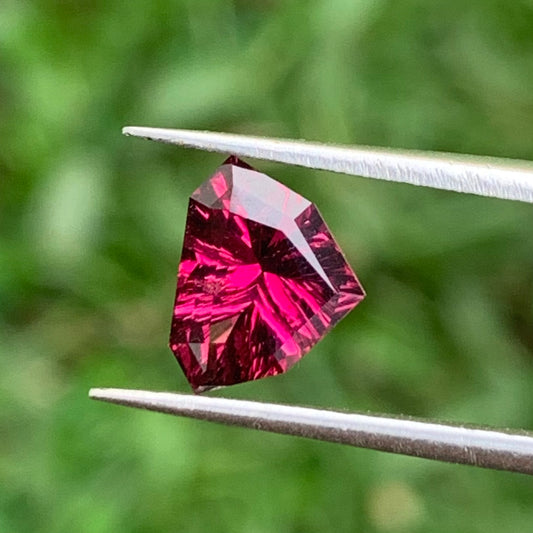 Red Garnet Fantasy / Concave Cut Fancy Trillion 1.50 Ct Natural Loose Gemstone For Jewelry Making 💎✨