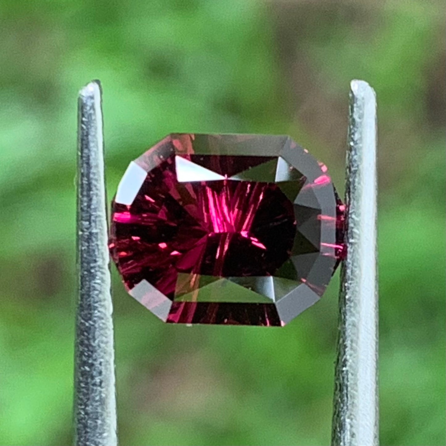 Red Garnet Fantasy Cut / Concave Cut Modified Oval 1.52 Ct Natural Loose Gemstone For Jewelry Making