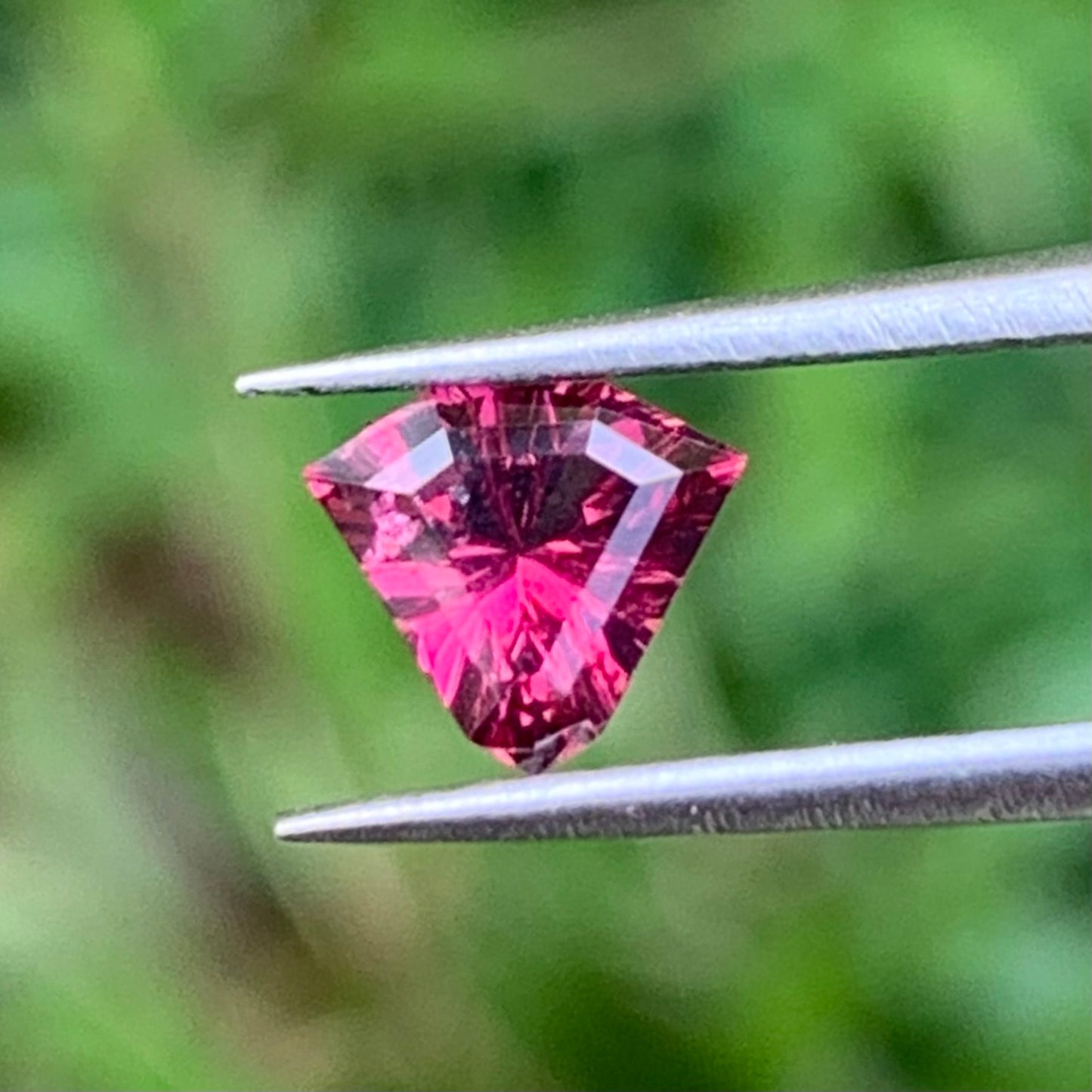 Red Garnet Fantasy / Concave Cut Fancy Shield 0.54 Ct Natural Loose Gemstone For Jewelry Making