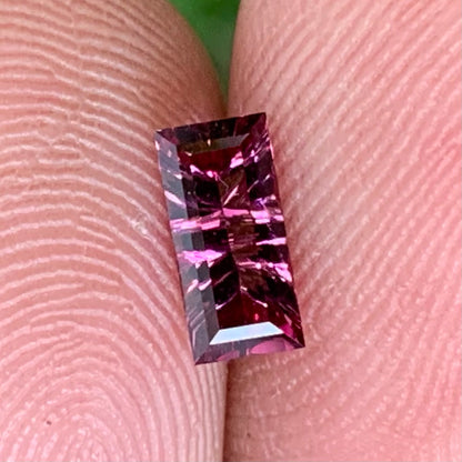 Pinkish Garnet Fantasy Cut / Concave Cut Baguette 0.65 Ct Natural Loose Gemstone For Jewelry Making