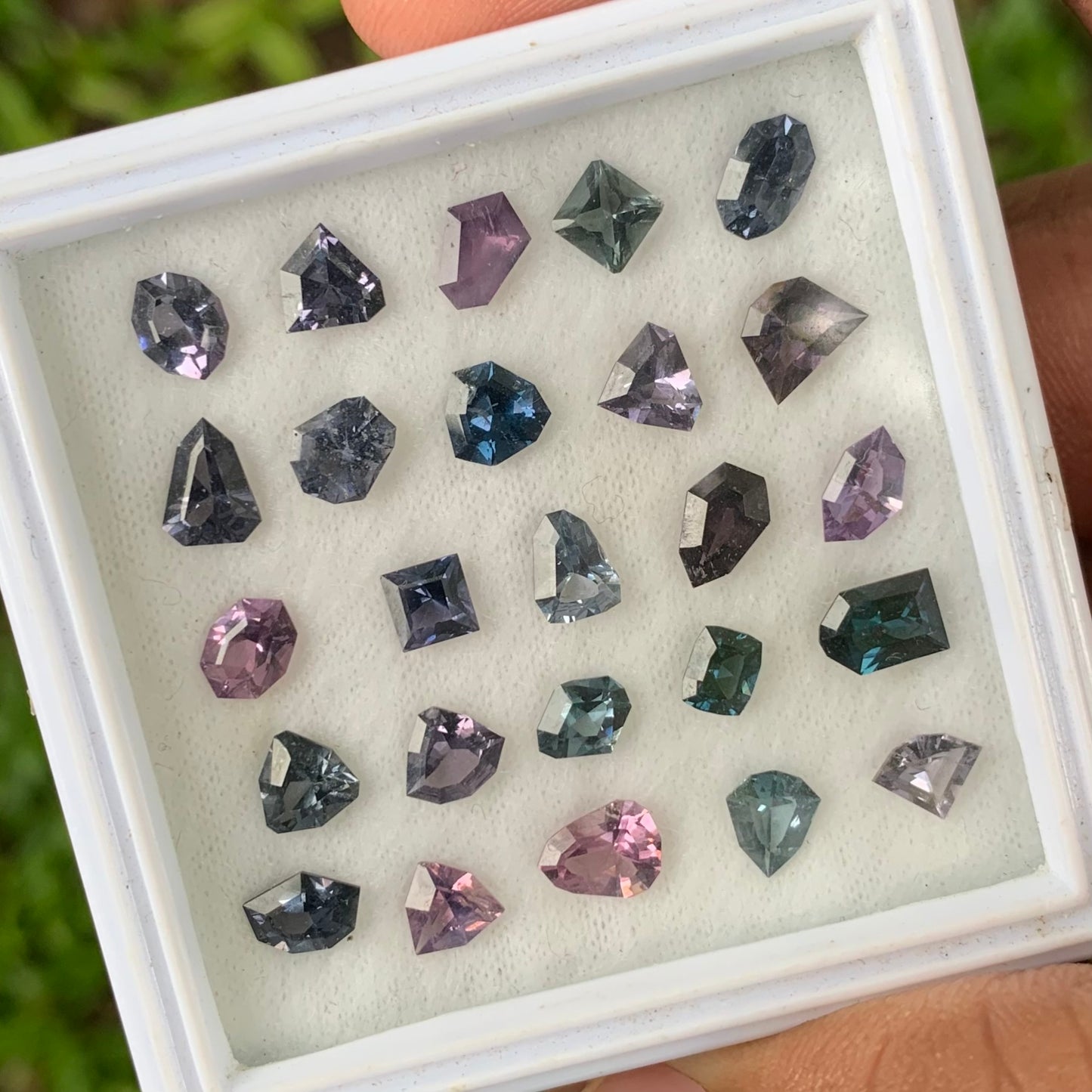 Spinel Geometric Shape Stones Parcel At Wholesale Price 12.21 Ct / 25 Stones