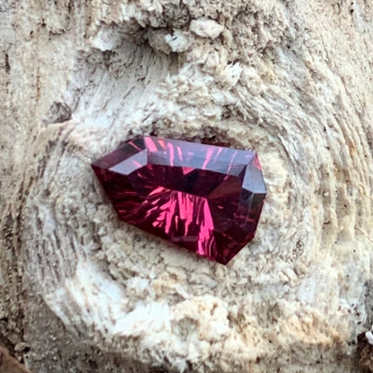 Red Garnet Fantasy / Concave Cut Fancy Shield 0.82 Ct Natural Loose Gemstone For Jewelry Making