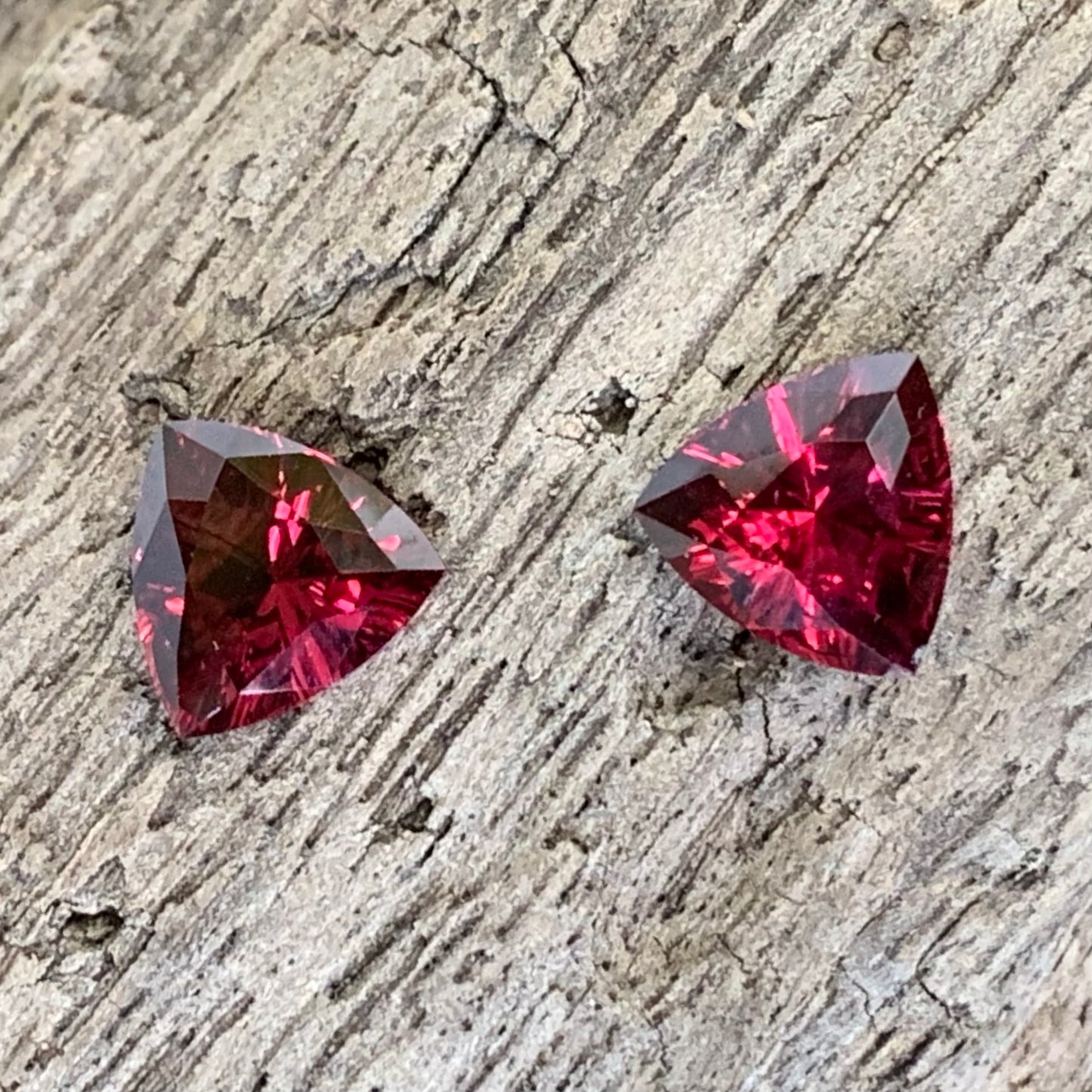Red Garnet Trillion Pair Concave Cut / Fantasy Cut 2.73 Ct Natural Loose Gemstones For Earrings