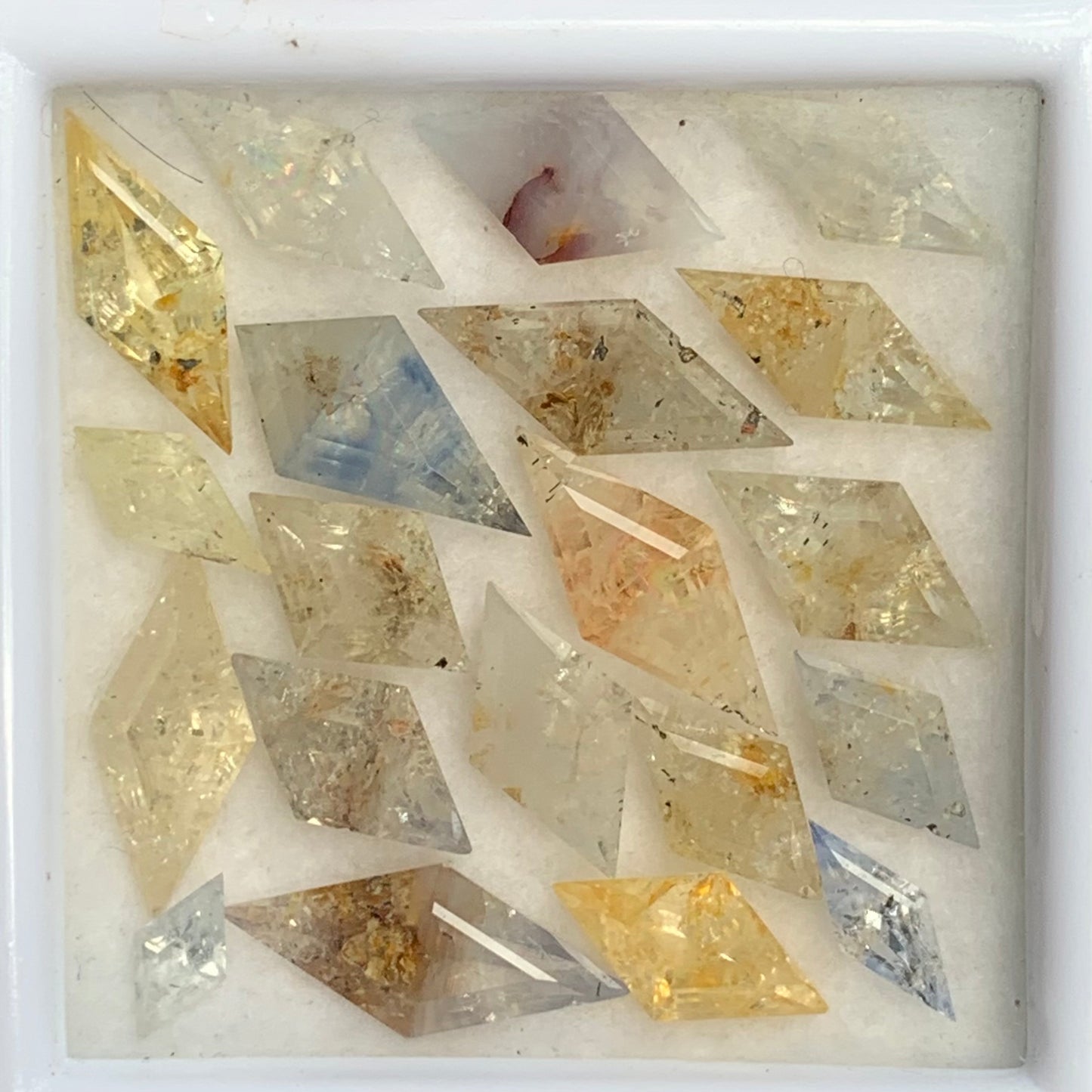 Unheated Sapphire Kites / Lozenges parcel of 21.55 Ct / 20 Natural Loose Gemstones from Sri Lanka
