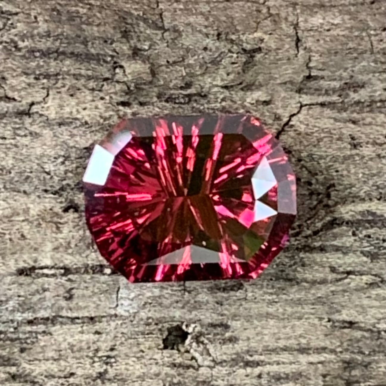 Red Garnet Fantasy Cut / Concave Cut Modified Oval 1.27 Ct Natural Loose Gemstone For Jewelry Making