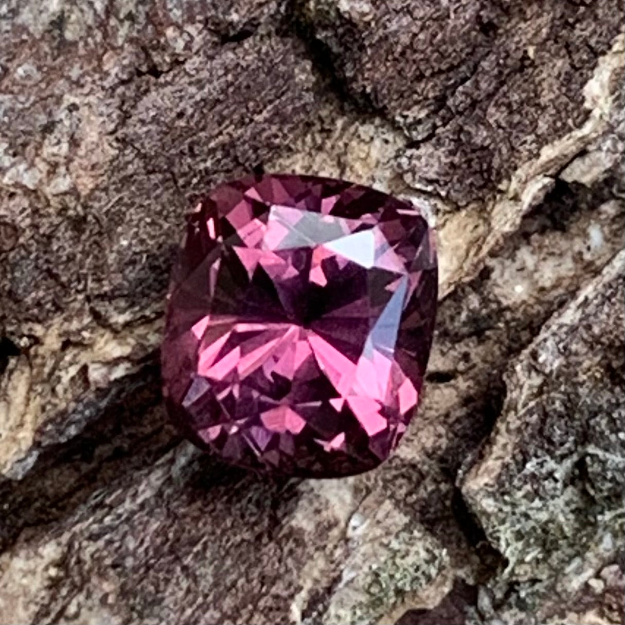 Velvet Spinel Rectangular Cushion 1.96 Ct Loose Gemstone For Jewelry Making