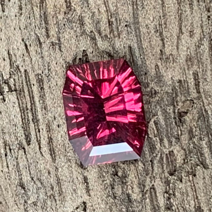 Red Garnet Fantasy / Concave Cut Modified Rectangular 1.02 Ct Natural Loose Gemstone For Jewelry Making
