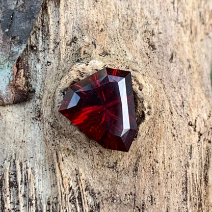 Red Garnet Fantasy / Concave Cut Fancy Shield 3.12 Ct Natural Loose Gemstone For Jewelry Making