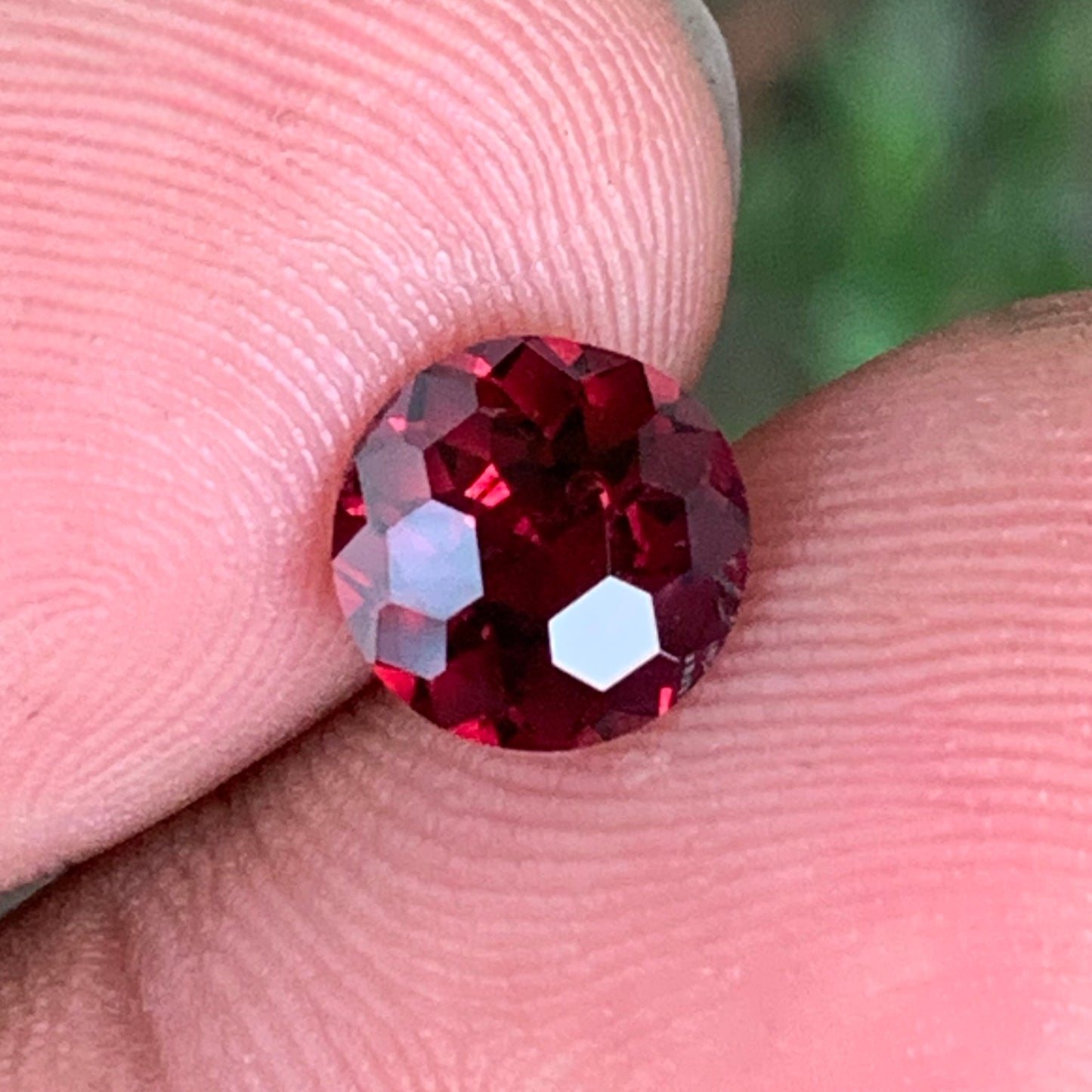 Garnet Round 7.6 mm / 1.75 Ct Fancy Football Cut Loose Gemstone For Contemporary Jewelry