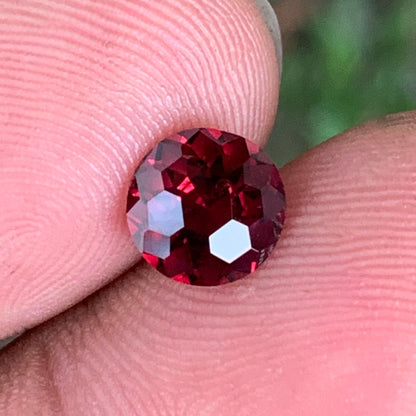 Garnet Round 7.6 mm / 1.75 Ct Fancy Football Cut Loose Gemstone For Contemporary Jewelry