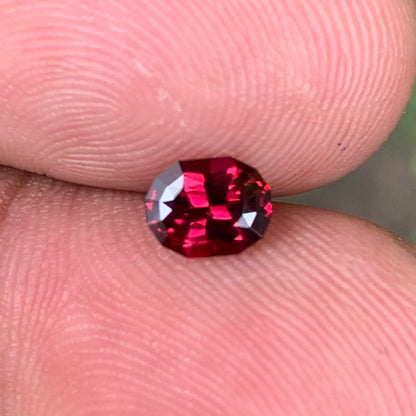 Red Garnet Modified Oval 0.93 Ct Natural Loose Gemstone For Jewelry Making