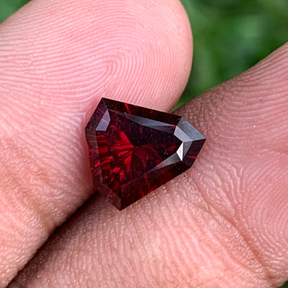 Red Garnet Fantasy / Concave Cut Fancy Shield 3.12 Ct Natural Loose Gemstone For Jewelry Making