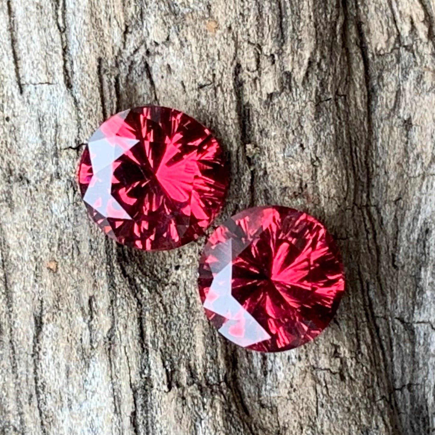 Red Garnet Round Pair Concave Cut / Fantasy Cut 4.9 mm / 1.1 Ct Natural Loose Gemstones For Earrings