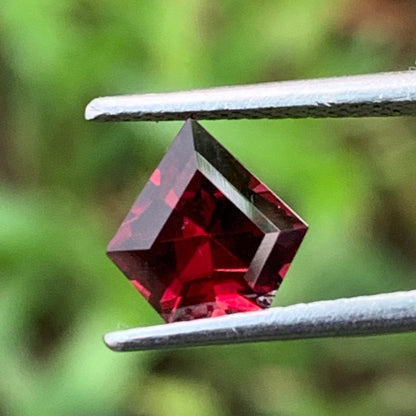 Deep Red Garnet Geometric Shape Modified Kite 7.55 mm / 1.3 Ct Natural Loose Gemstone For Jewelry Making