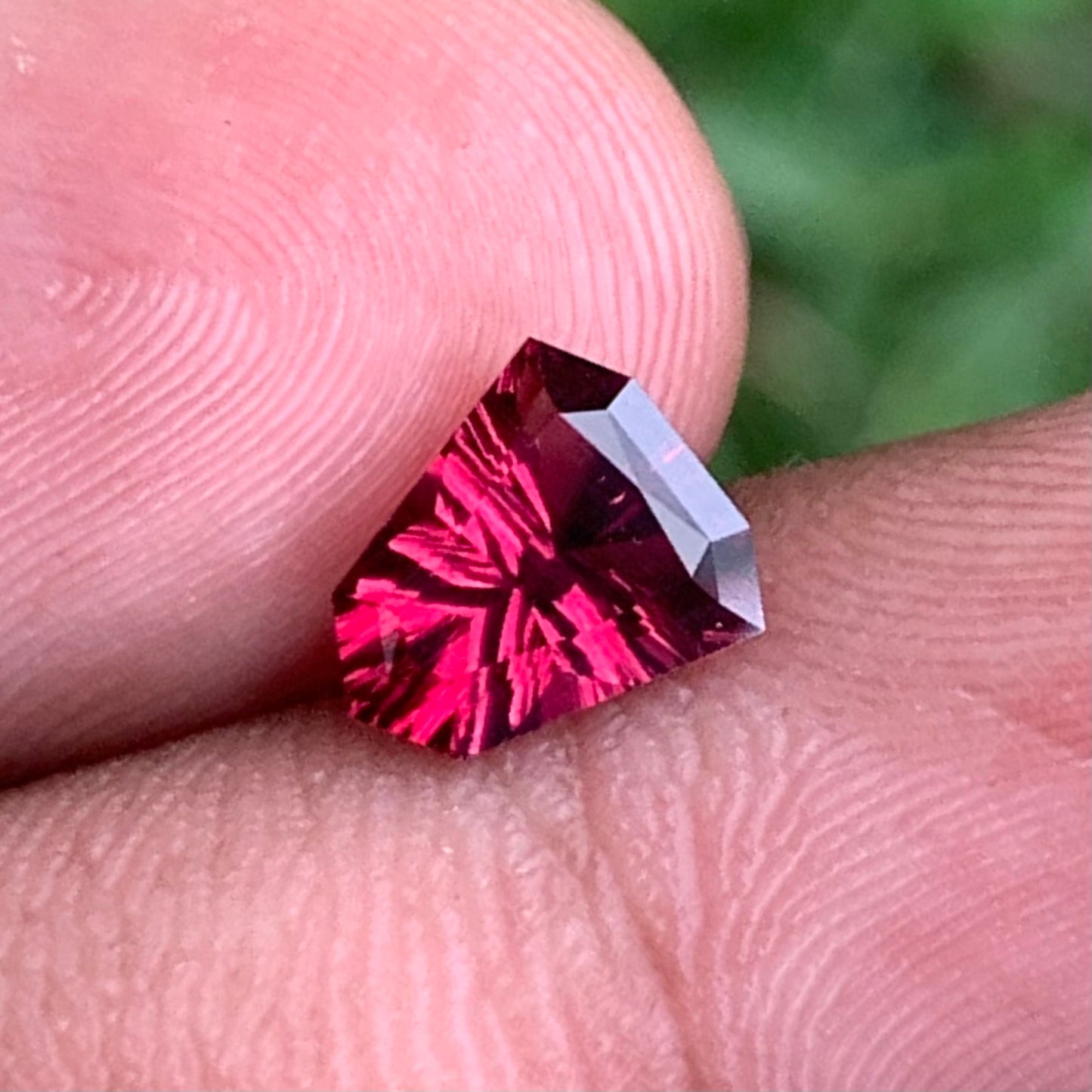 Red Garnet Fantasy / Concave Cut Fancy Shield 1.30 Ct Natural Loose Gemstone For Jewelry Making