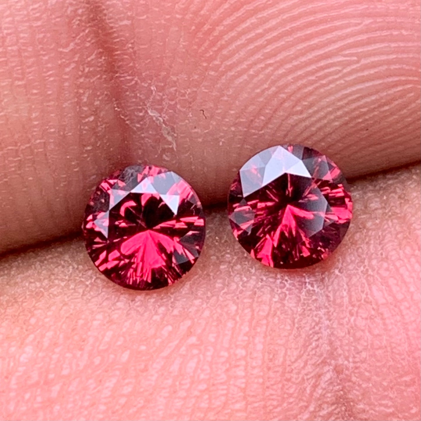 Red Garnet Round Pair Concave Cut / Fantasy Cut 4.9 mm / 1.1 Ct Natural Loose Gemstones For Earrings