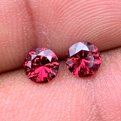 Red Garnet Round Pair Concave Cut / Fantasy Cut 4.9 mm / 1.1 Ct Natural Loose Gemstones For Earrings