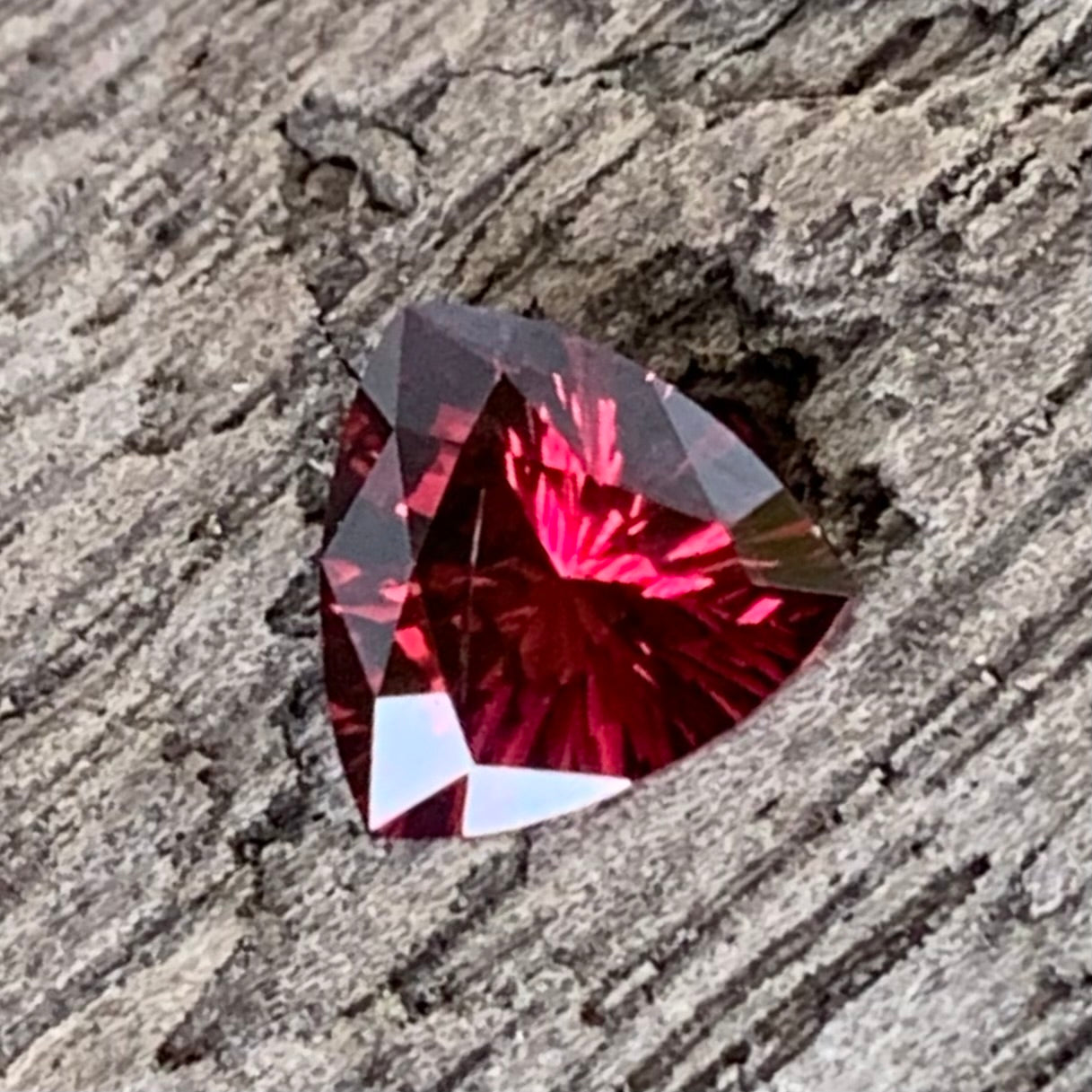 Red Garnet Concave Cut / Fantasy Cut Trillion 0.75 Ct Natural Loose Gemstone From Sri Lanka