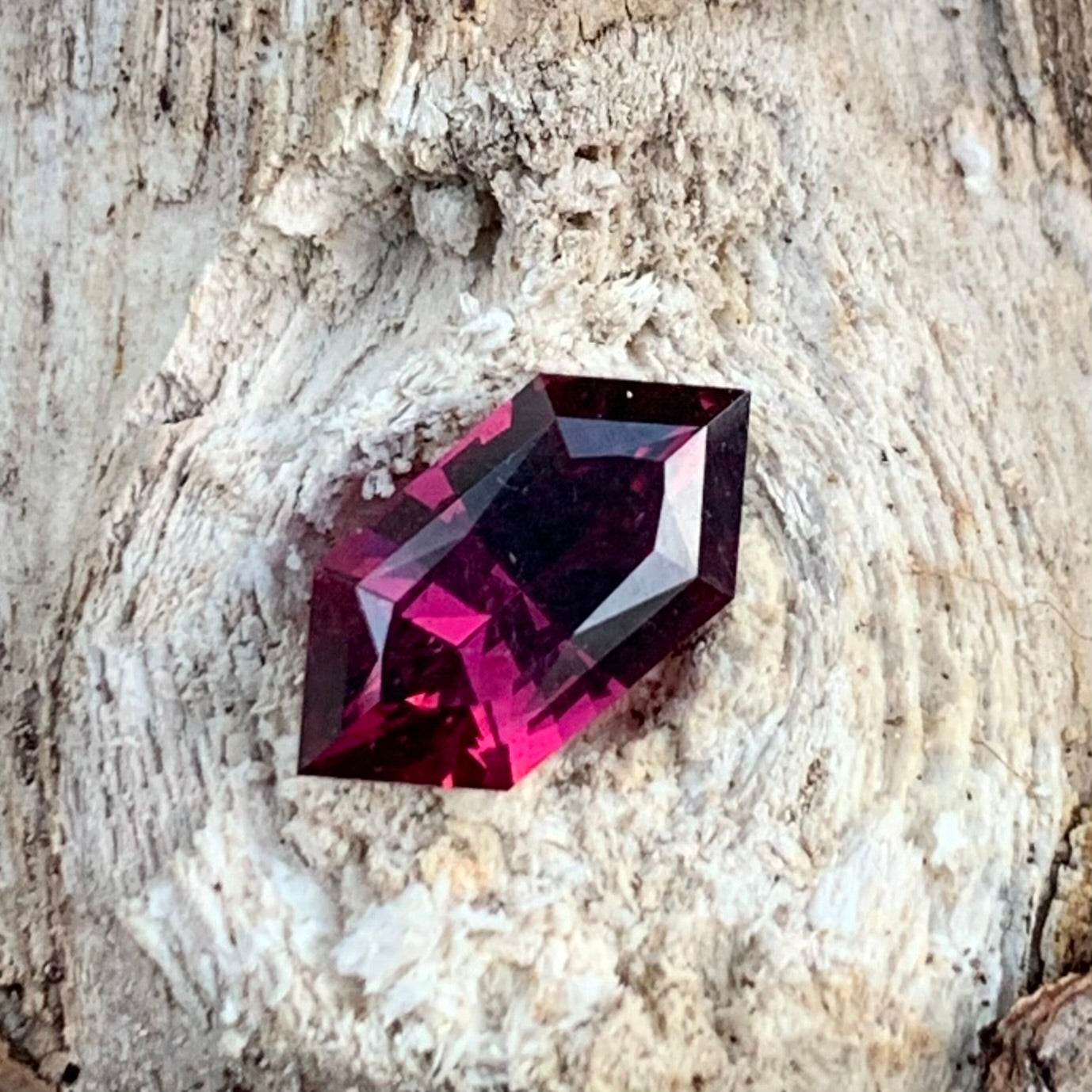 Pinkish Red Garnet Elongated Hexagon 1.45 Ct Natural Loose Gemstone For Jewelry Making