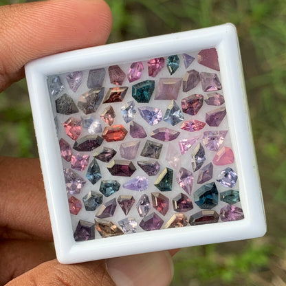 Spinel Geometric Shape Stones Parcel At Wholesale Price 13.13 Ct / 66 Stones