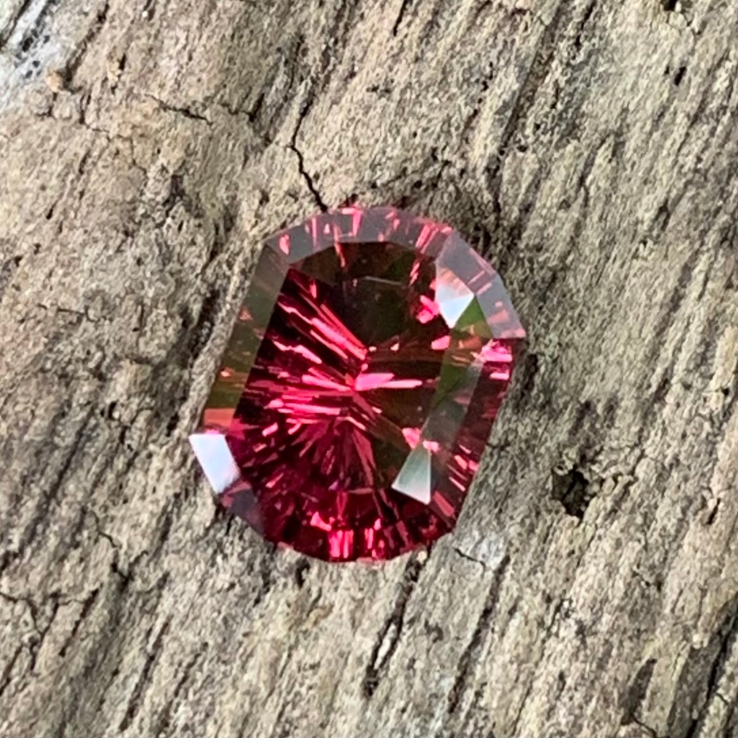 Red Garnet Fantasy Cut / Concave Cut Modified Oval 1.27 Ct Natural Loose Gemstone For Jewelry Making