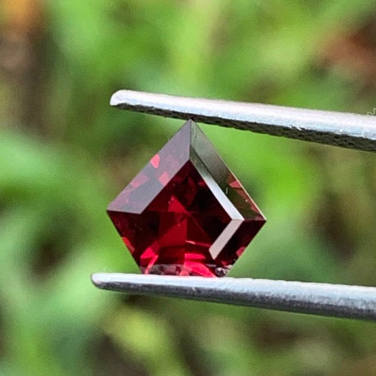 Deep Red Garnet Geometric Shape Modified Kite 7.55 mm / 1.3 Ct Natural Loose Gemstone For Jewelry Making