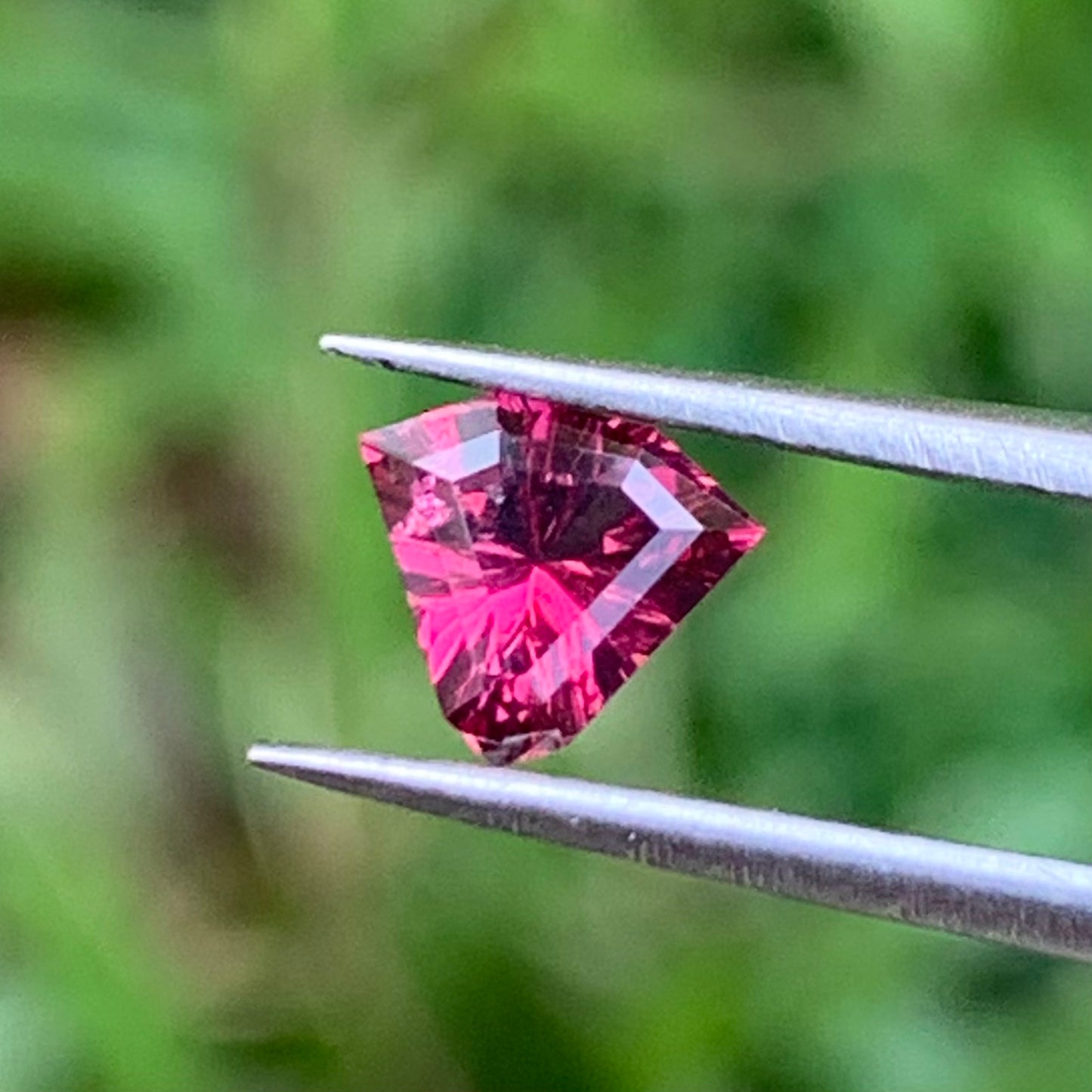 Red Garnet Fantasy / Concave Cut Fancy Shield 0.54 Ct Natural Loose Gemstone For Jewelry Making