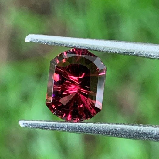 Red Garnet Fantasy Cut / Concave Cut Modified Oval 1.27 Ct Natural Loose Gemstone For Jewelry Making