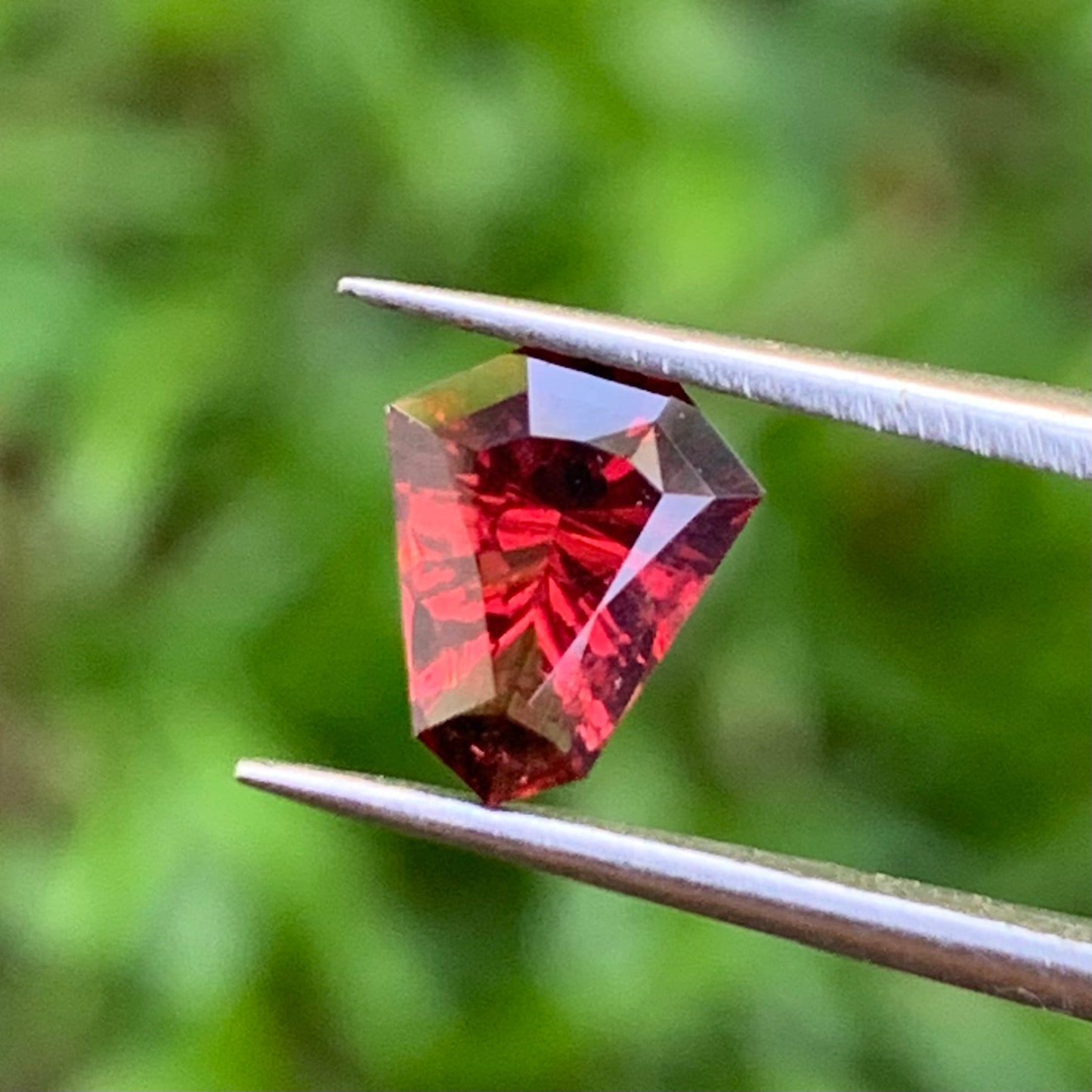 Red Garnet Fantasy / Concave Cut Fancy Shield 1.02 Ct Natural Loose Gemstone For Jewelry Making