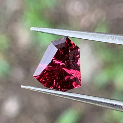 Red Garnet Fantasy / Concave Cut Geometric Shape Shield 0.96 Ct Natural Loose Gemstone For Jewelry Making