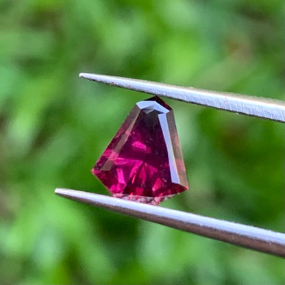 Red Garnet Fantasy / Concave Cut Fancy Shield 0.83 Ct Natural Loose Gemstone For Jewelry Making