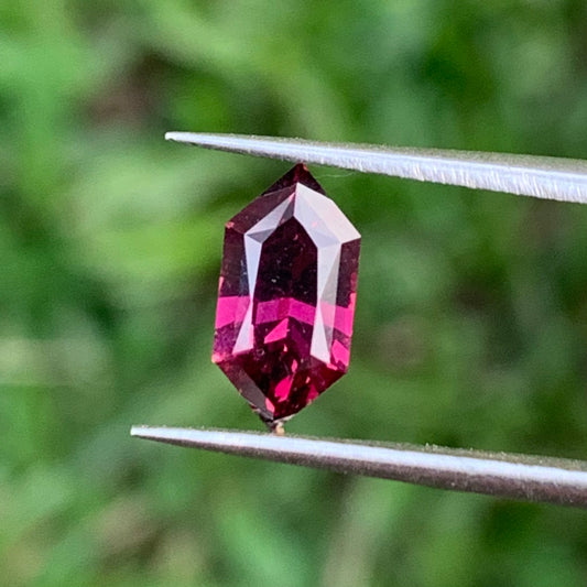 Pinkish Red Garnet Elongated Hexagon 1.45 Ct Natural Loose Gemstone For Jewelry Making