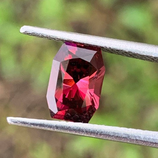 Red Garnet Elongated Octagon 7.7 mm / 1.41 Ct Natural Loose Gemstone For Jewelry Making