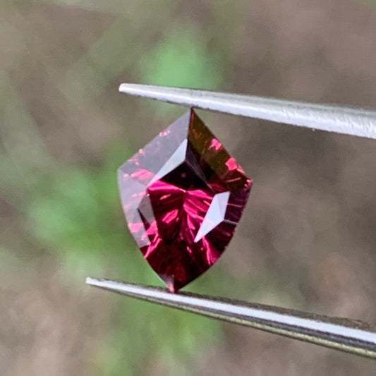Red Garnet Fantasy / Concave Cut Shield 0.95 Ct Natural Loose Gemstone For Jewelry Making