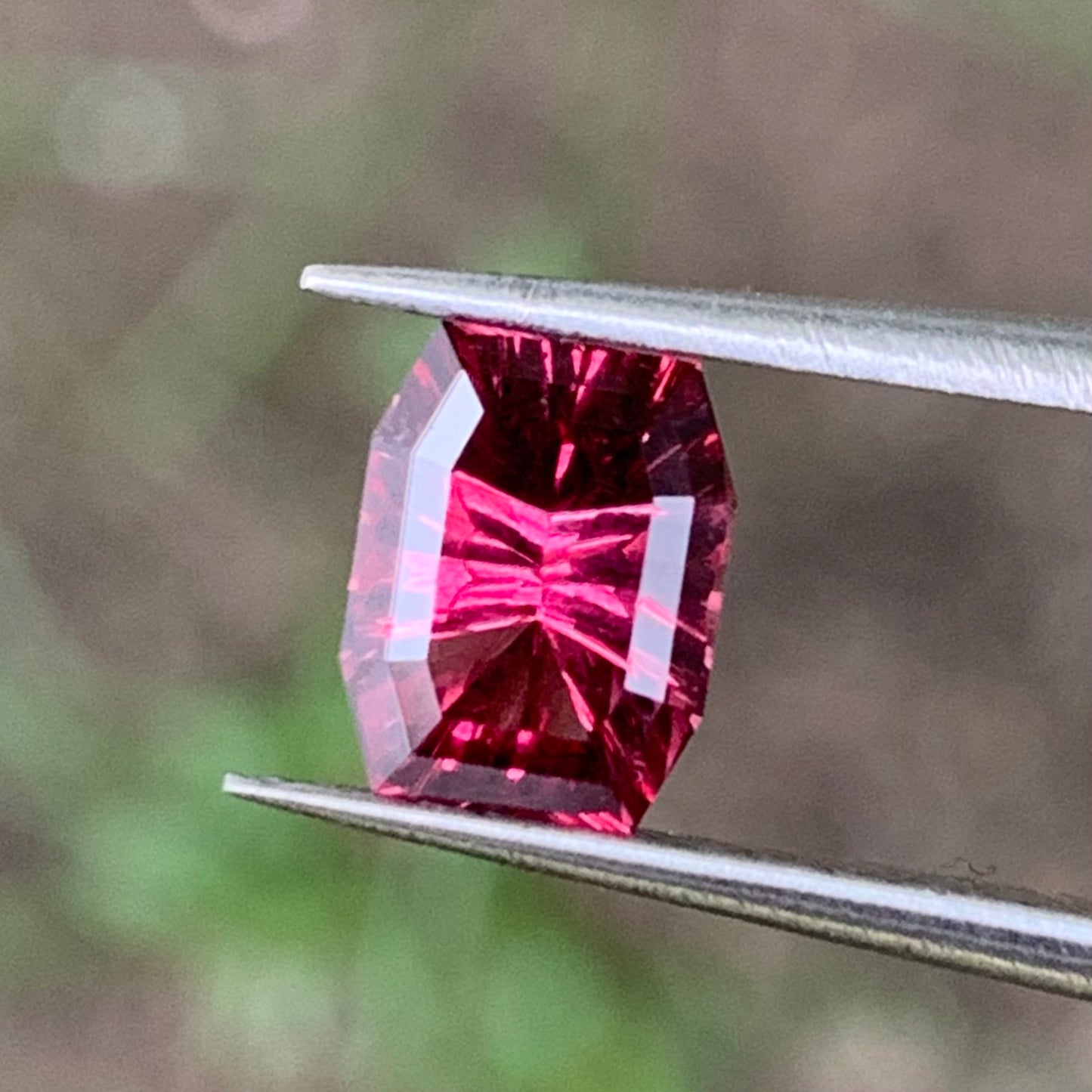 Red Garnet Fantasy / Concave Cut Modified Rectangular 1.02 Ct Natural Loose Gemstone For Jewelry Making