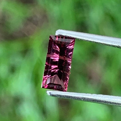 Pinkish Garnet Fantasy Cut / Concave Cut Baguette 0.65 Ct Natural Loose Gemstone For Jewelry Making