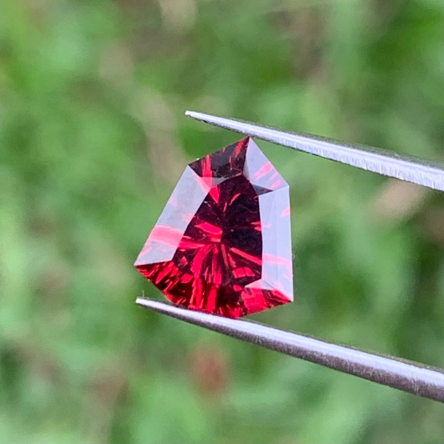 Red Garnet Fantasy / Concave Cut Fancy Shield 1.80 Ct Natural Loose Gemstone For Jewelry Making