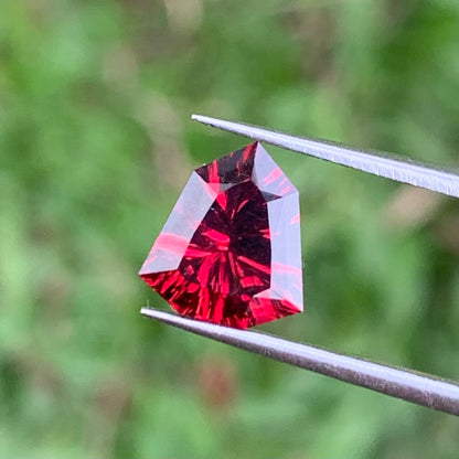 Red Garnet Fantasy / Concave Cut Fancy Shield 1.80 Ct Natural Loose Gemstone For Jewelry Making