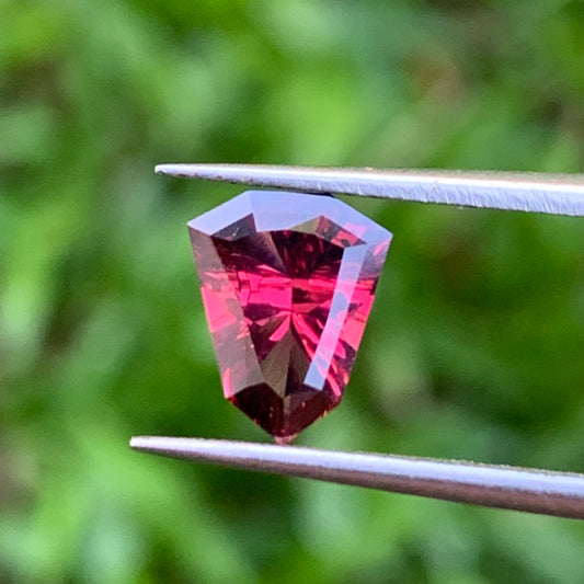 Red Garnet Fantasy / Concave Cut Fancy Shield 1.20 Ct Natural Loose Gemstone For Jewelry Making