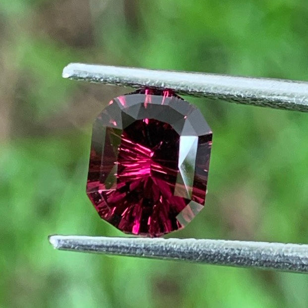 Red Garnet Fantasy Cut / Concave Cut Modified Oval 1.52 Ct Natural Loose Gemstone For Jewelry Making