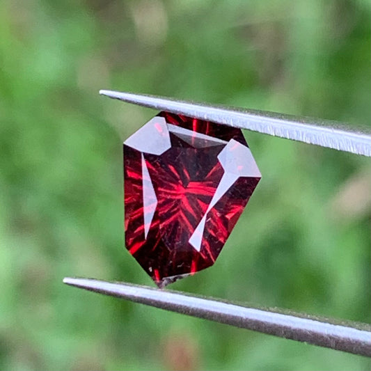 Red Garnet Fantasy / Concave Cut Fancy Shield 1.79 Ct Natural Loose Gemstone For Jewelry Making