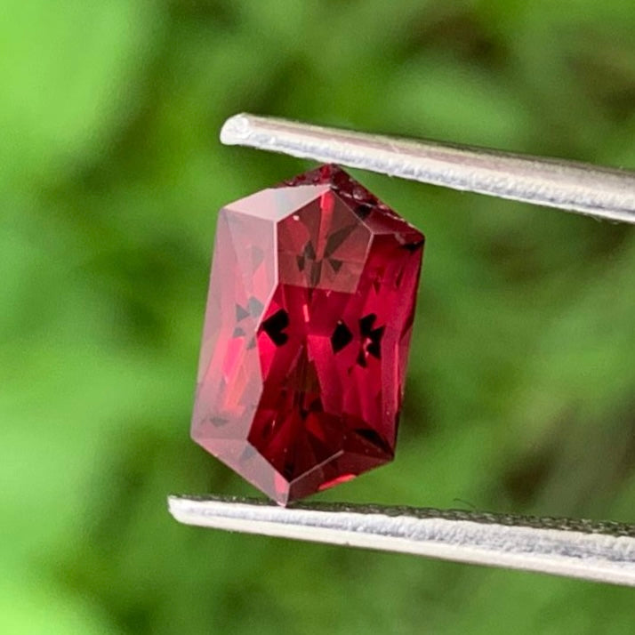 Pinkish Red Garnet Hexagon 1.70 Ct Natural Unheated Lose Gemstone from Sri Lanka