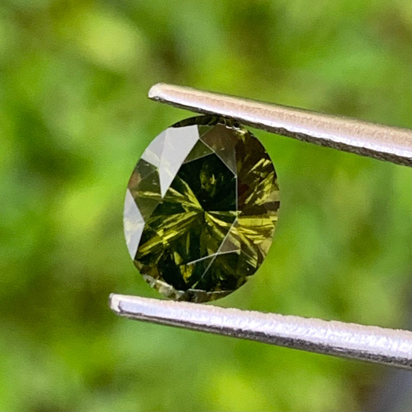 Natural Green Zircon Oval 1.18 Ct Concave Cut Loose Gemstone For Jewelry Making