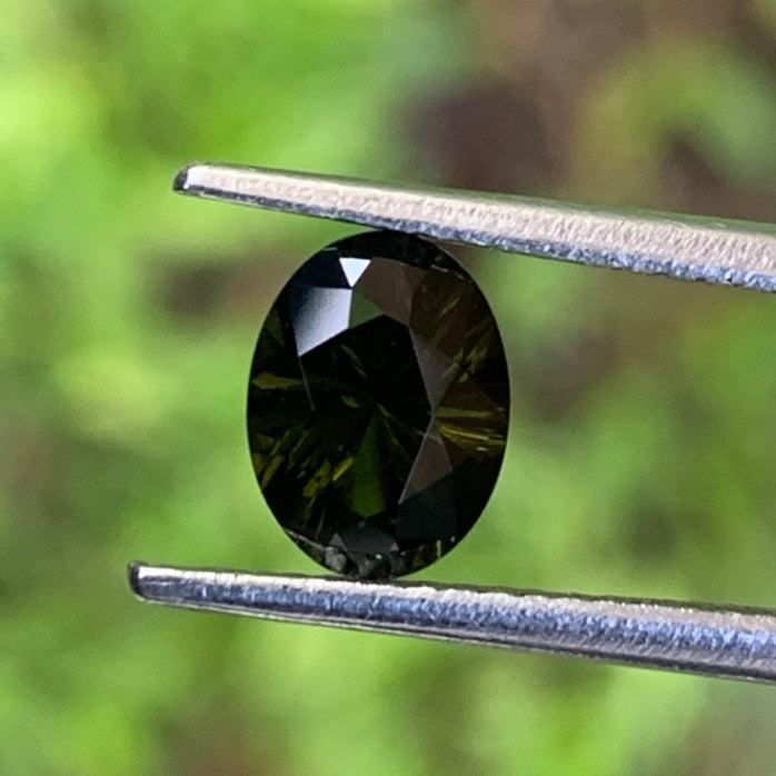 Green Zircon Oval 1.04 Ct Concave Cut Natural Loose Gemstone For Jewelry Making