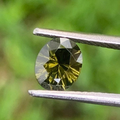 Natural Deep Green Zircon Oval 0.80 Ct Concave Cut Loose Gemstone For Jewelry Making