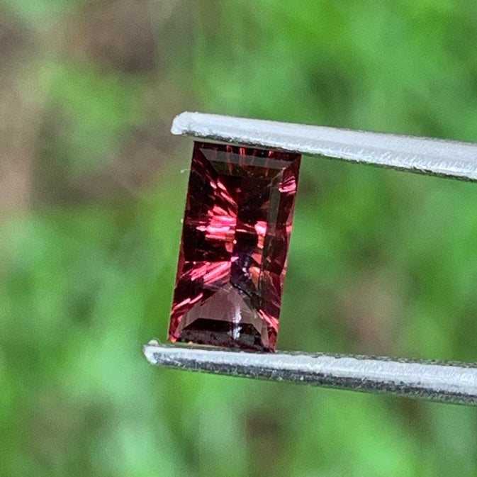 Red Garnet Fantasy Cut / Concave Cut Baguette 0.66 Ct Natural Loose Gemstone For Jewelry Making
