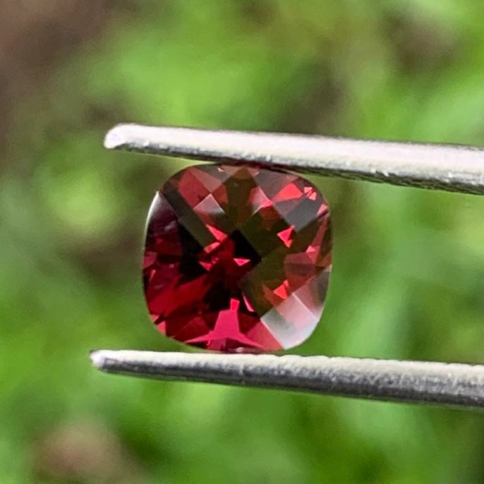 Garnet Cushion Deep Red Creative Cut 6 mm / 1.33 Ct Natural Loose Gemstone For Jewelry Making
