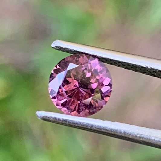 Pinkish Purple Spinel 5.55 mm Round 0.8 Ct Loose Gemstone For Jewelry Making